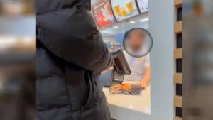 Mitgebrachte Tiefkühl-Pommes bei McDonald's Malte Völz auf TikTok und Instagram